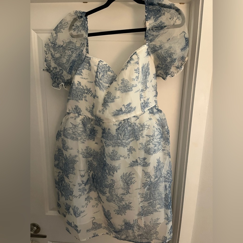 Chinoiserie puff sleeve mini dress